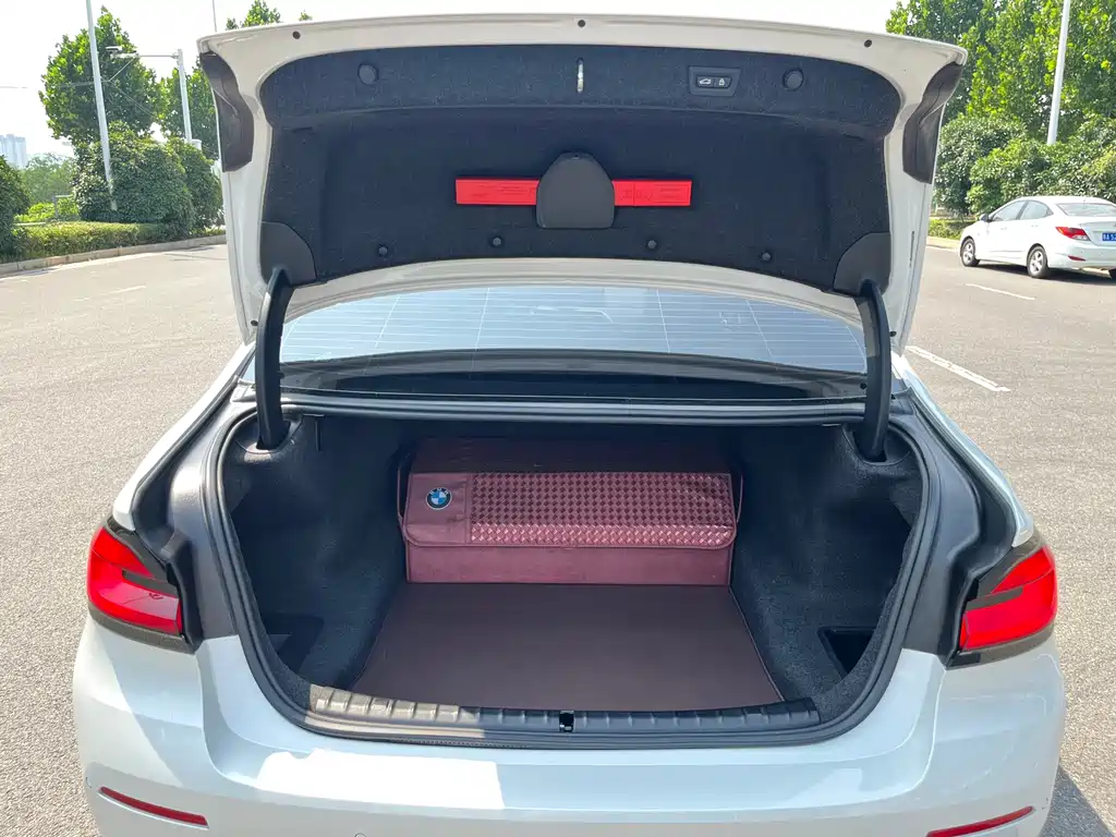 BMW 5 Series — миниатюра 13