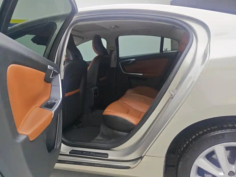 Volvo S60 — миниатюра 11
