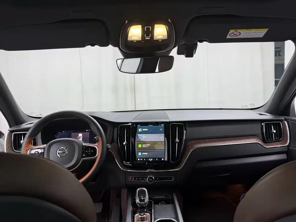 Volvo XC60 2022 B5 Luxury