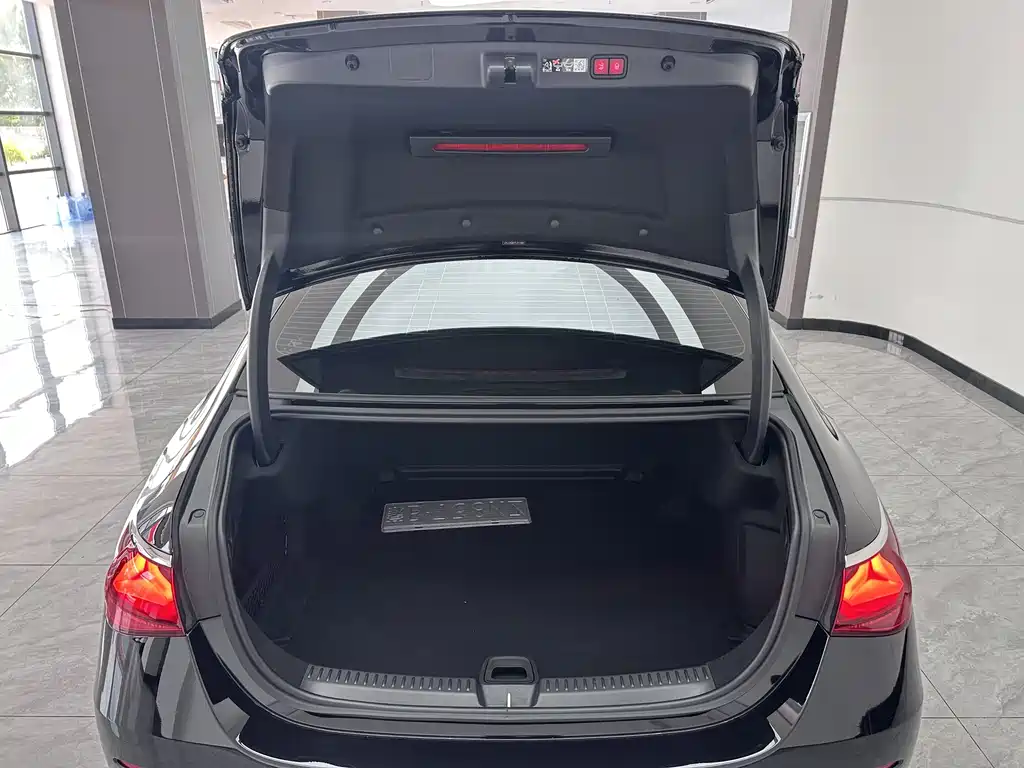 Mercedes-Benz E-Class E 2026 E 300 L Luxury