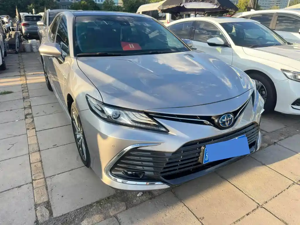 Toyota Camry — миниатюра 3