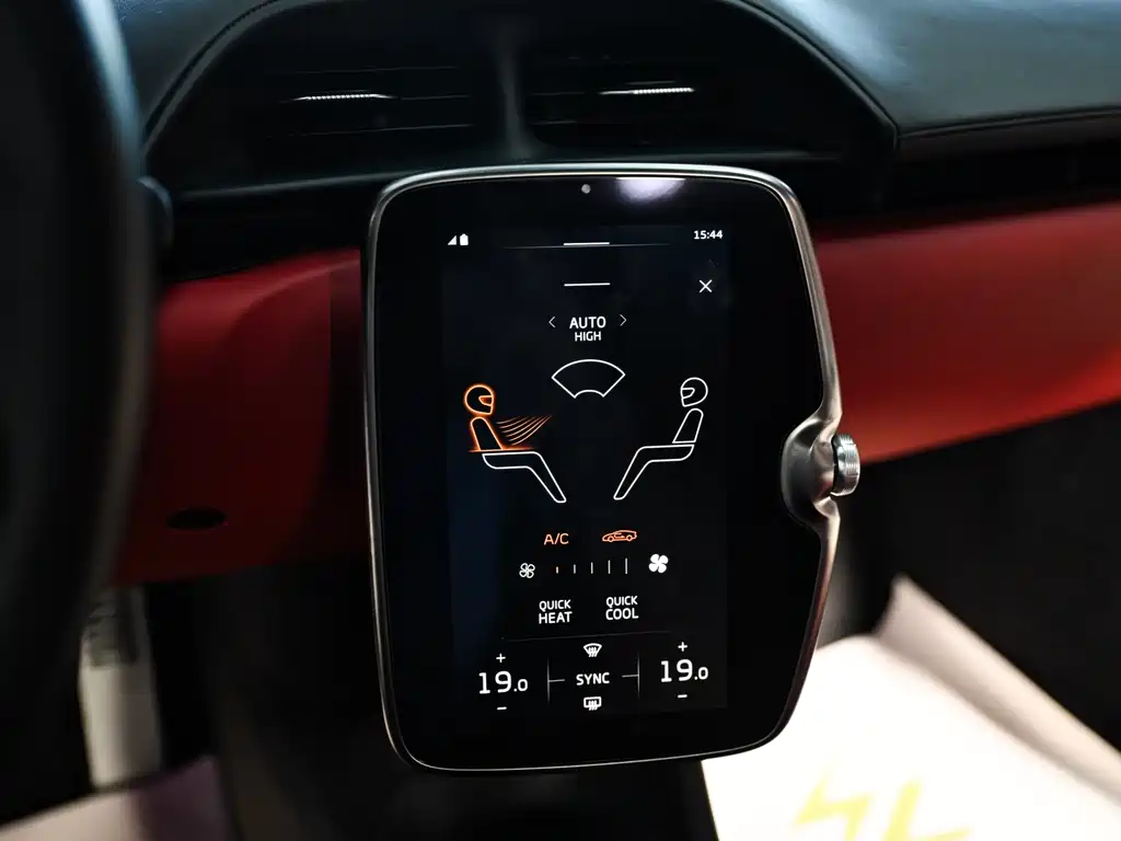 McLaren Artura — миниатюра 9