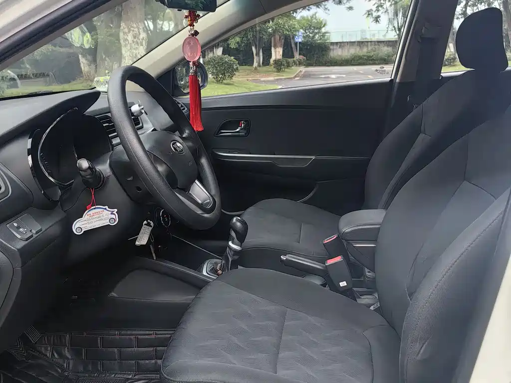 Kia K2 2012 1.4L MT GLS