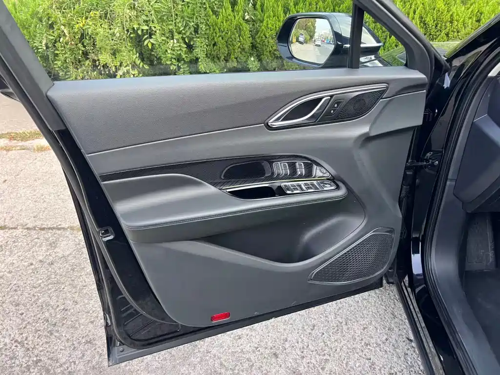 Hongqi Hongqi HS3 PHEV — миниатюра 18