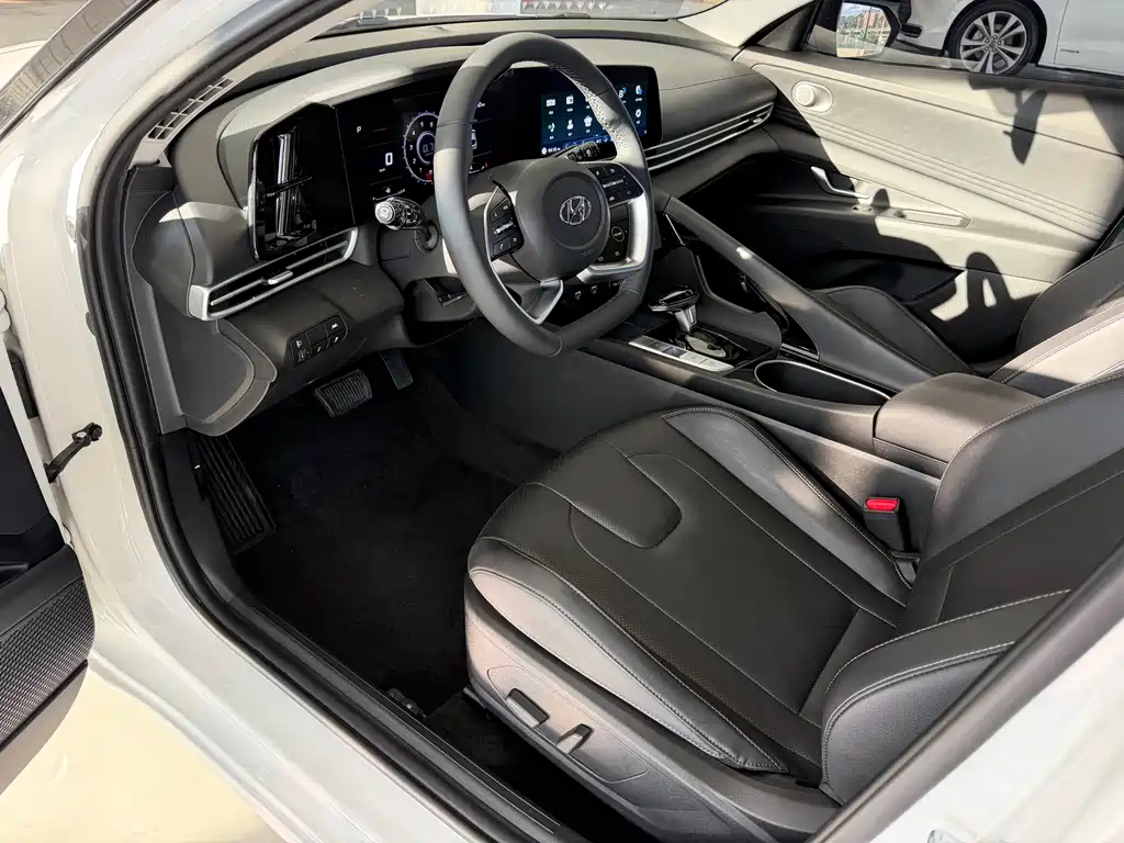 Hyundai Elantra — миниатюра 4