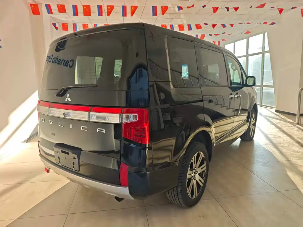 Mitsubishi Delica — миниатюра 7