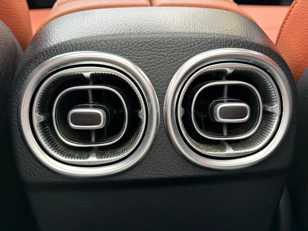 Mercedes-Benz C-Class — миниатюра 14