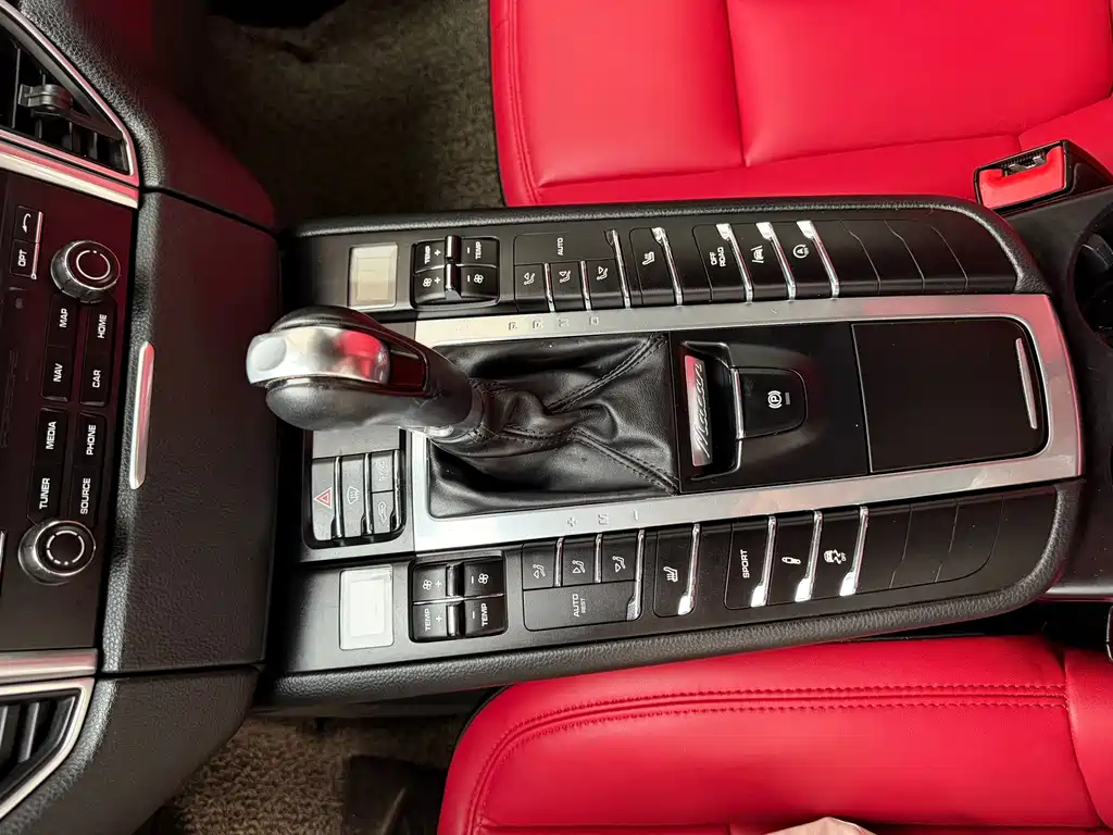 Porsche Macan — миниатюра 15