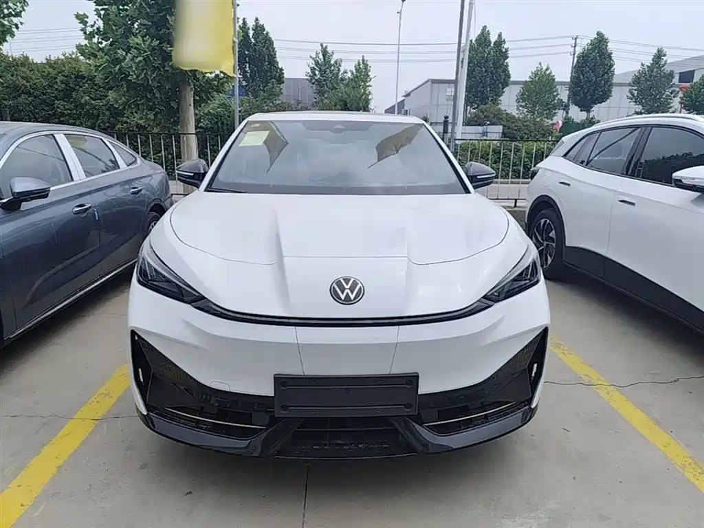 Volkswagen 06 2025 Pure