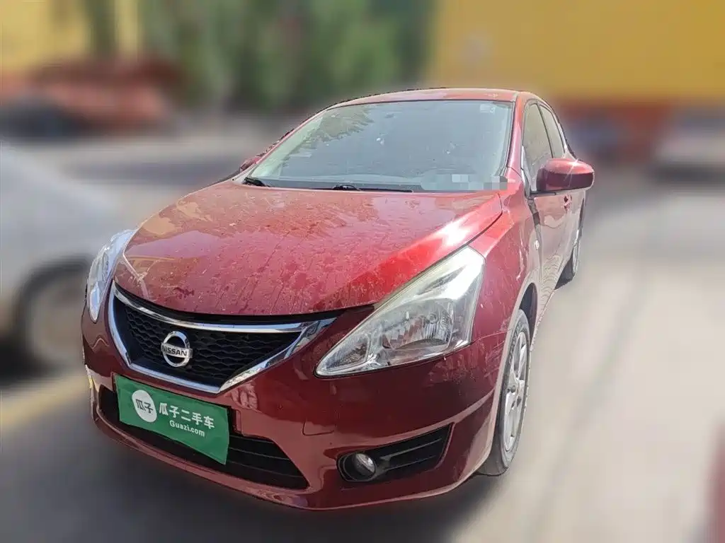 Nissan Tiida 2015