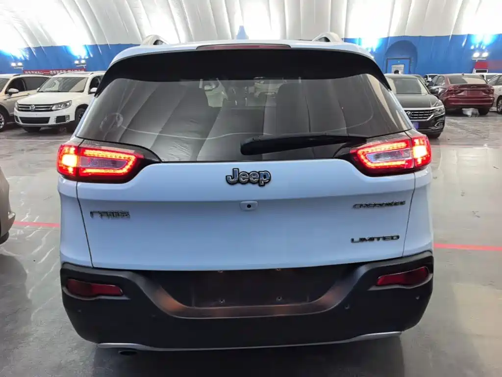 Jeep Cherokee — миниатюра 6