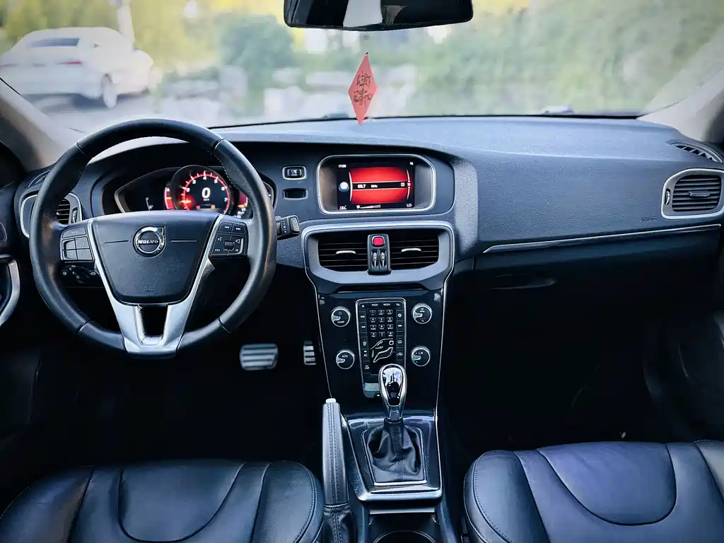 Volvo V40 — миниатюра 8