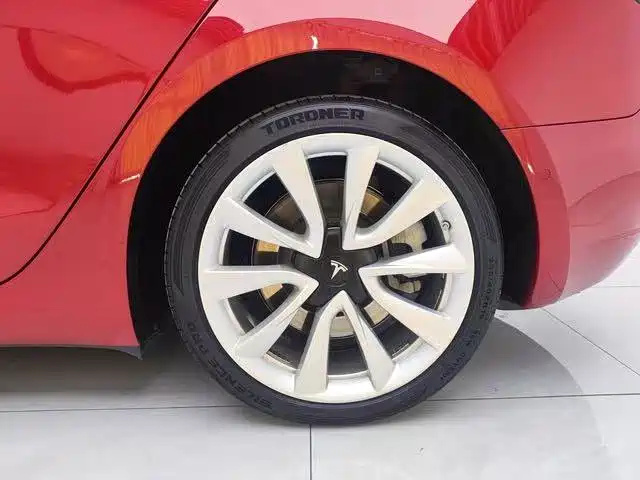 Tesla Model 3 — миниатюра 17