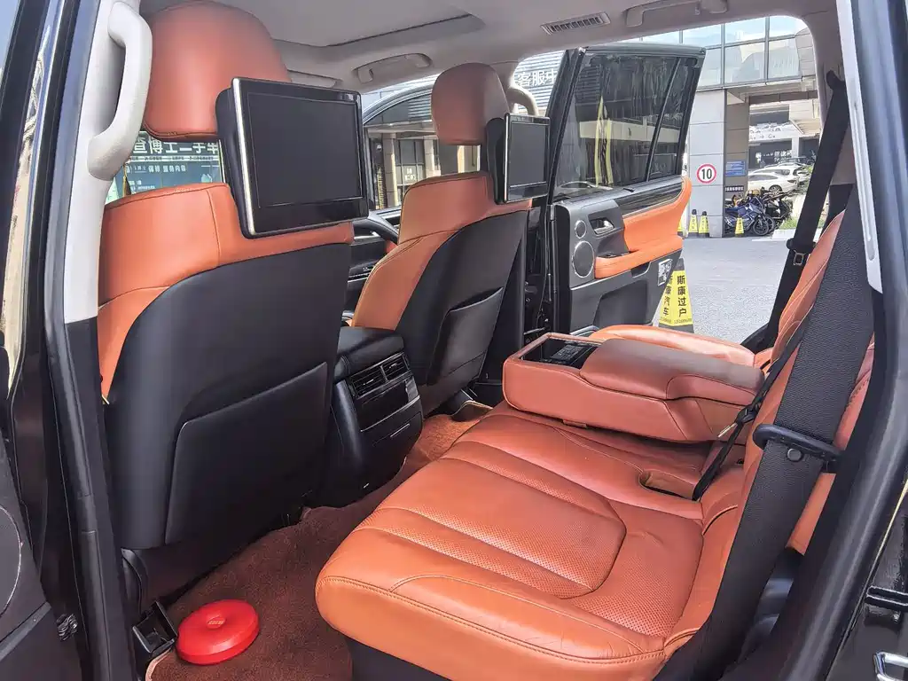 Lexus LX — миниатюра 8