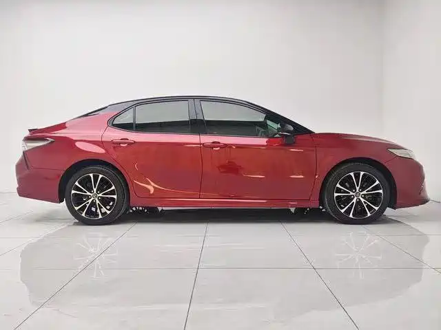 Toyota Camry — миниатюра 2