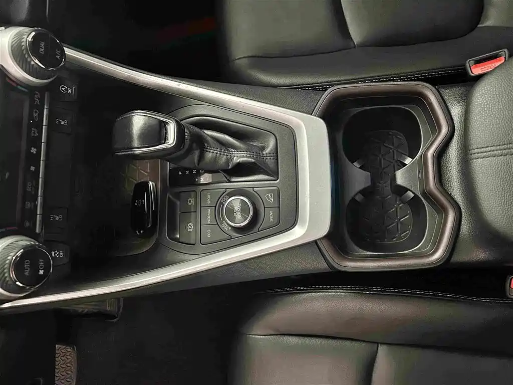 Toyota RAV4 — миниатюра 11