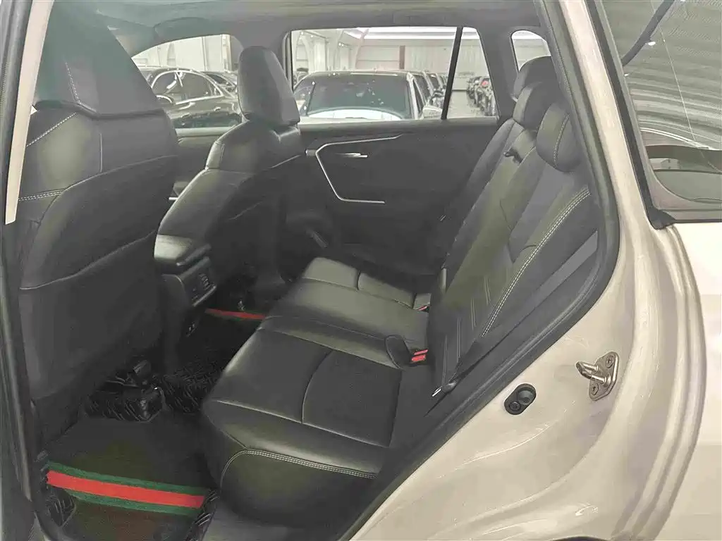 Toyota RAV4 — миниатюра 13