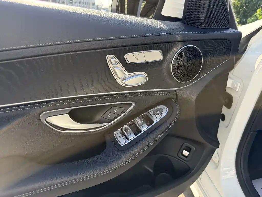Mercedes-Benz C-Class — миниатюра 6