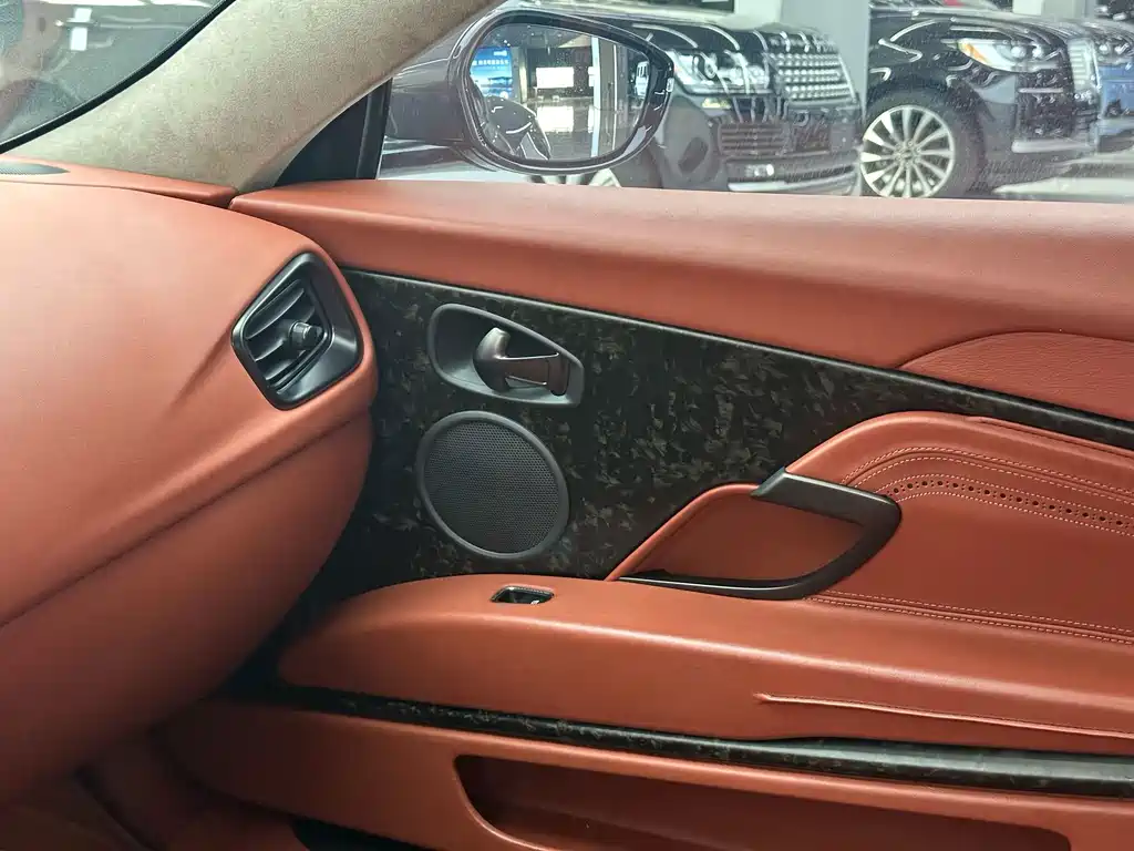 Aston Martin DB11 — миниатюра 27