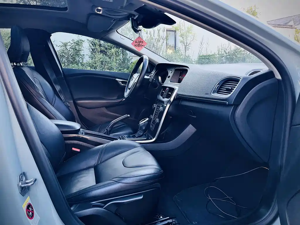 Volvo V40 — миниатюра 14