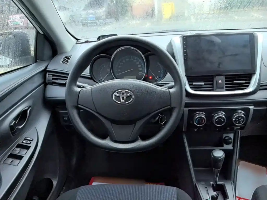 Toyota Yaris L — миниатюра 11