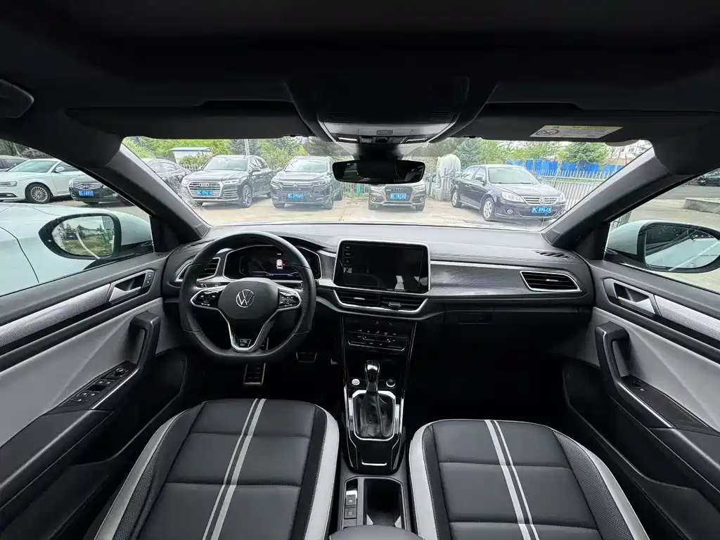 Volkswagen T-Roc 2024 300TSI DSG