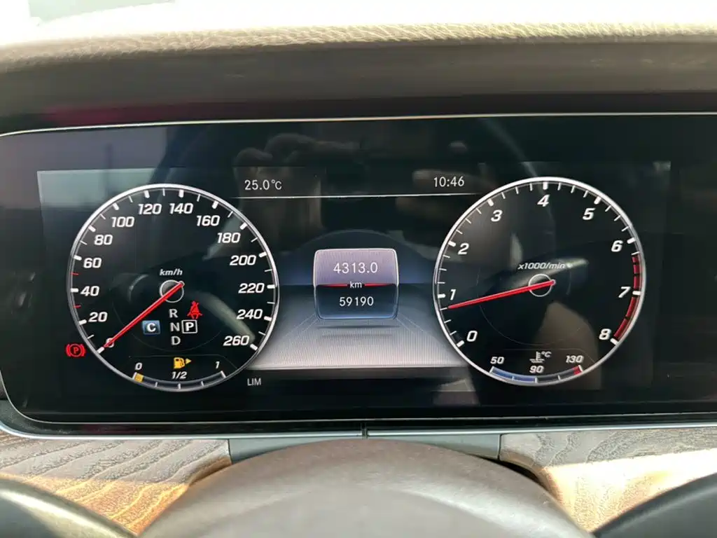 Mercedes-Benz E-Class — миниатюра 4