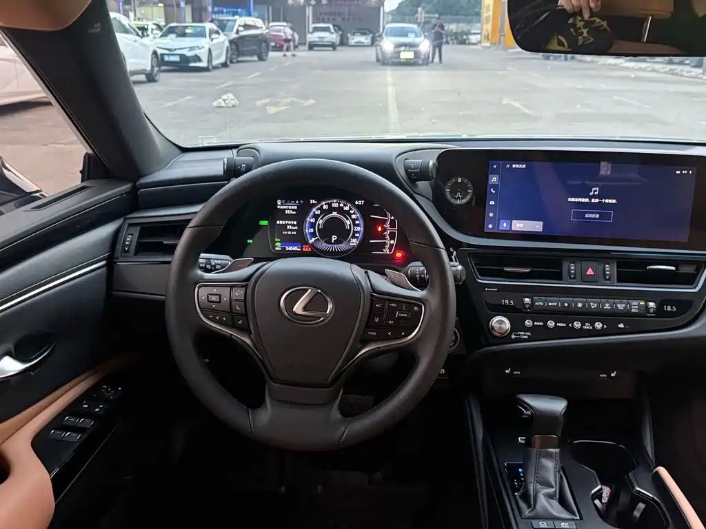 Lexus ES — миниатюра 8