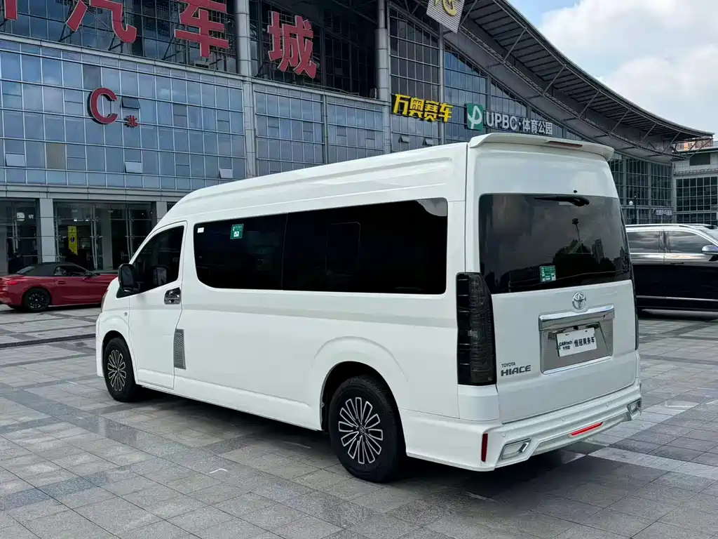 Toyota Hiace — миниатюра 4