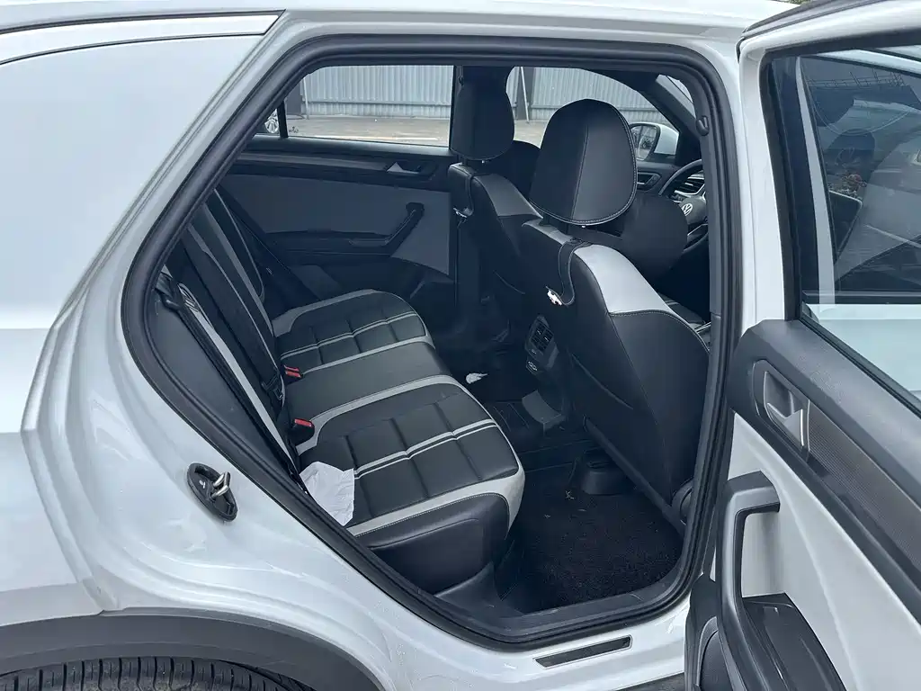 Volkswagen T-Roc — миниатюра 6