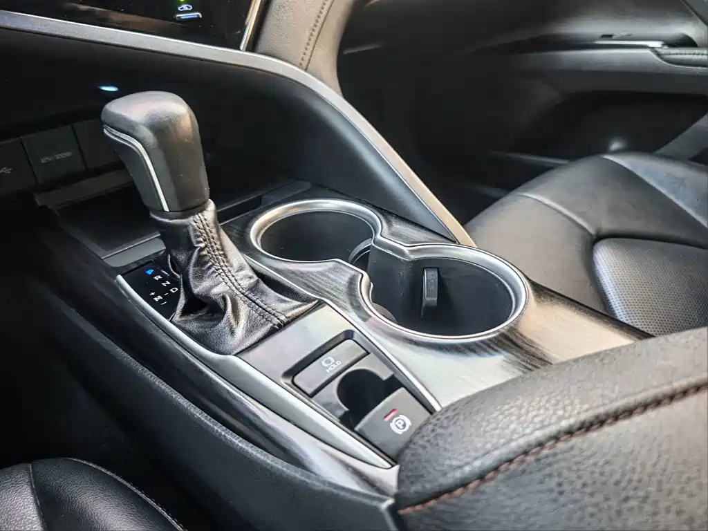 Toyota Camry — миниатюра 17