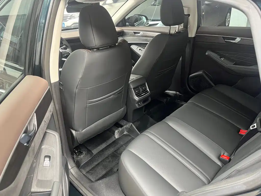 DONGFENG YI HYUN MAX