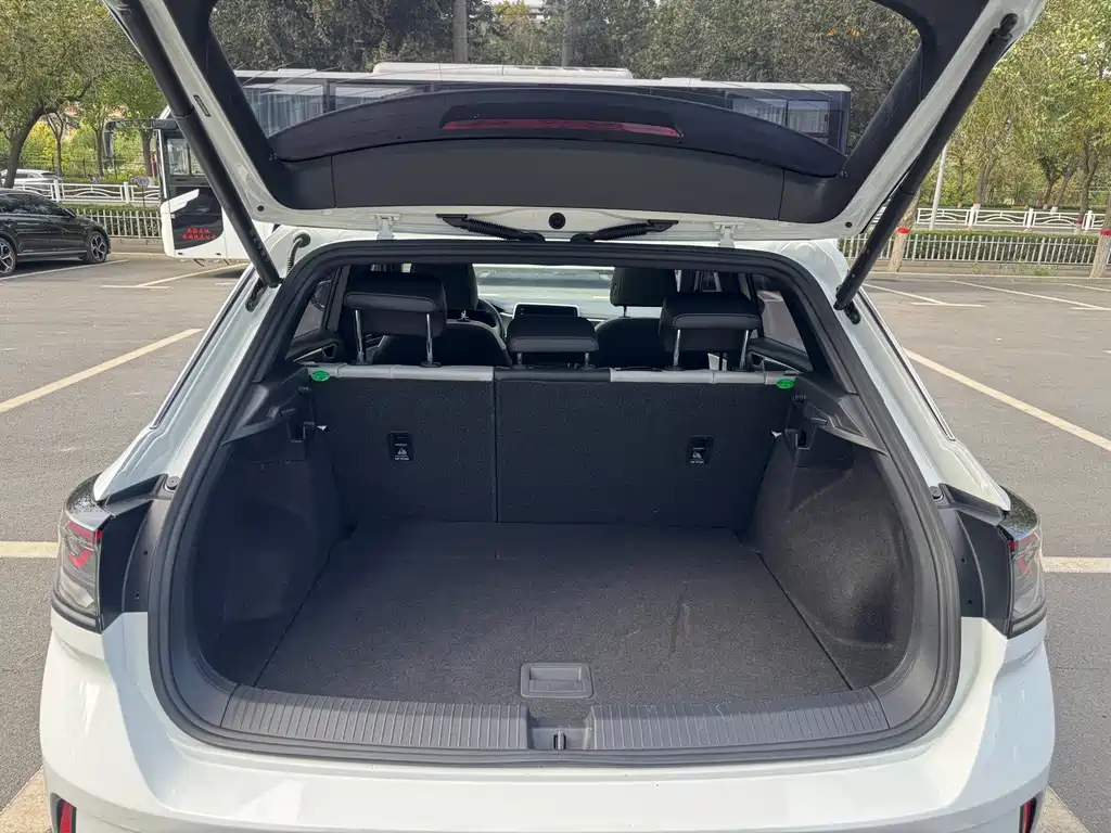 Volkswagen T-Roc — миниатюра 14