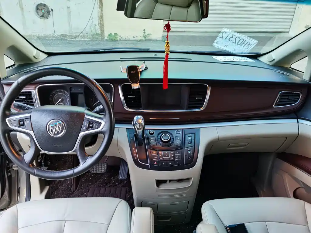 Buick GL8 — миниатюра 9