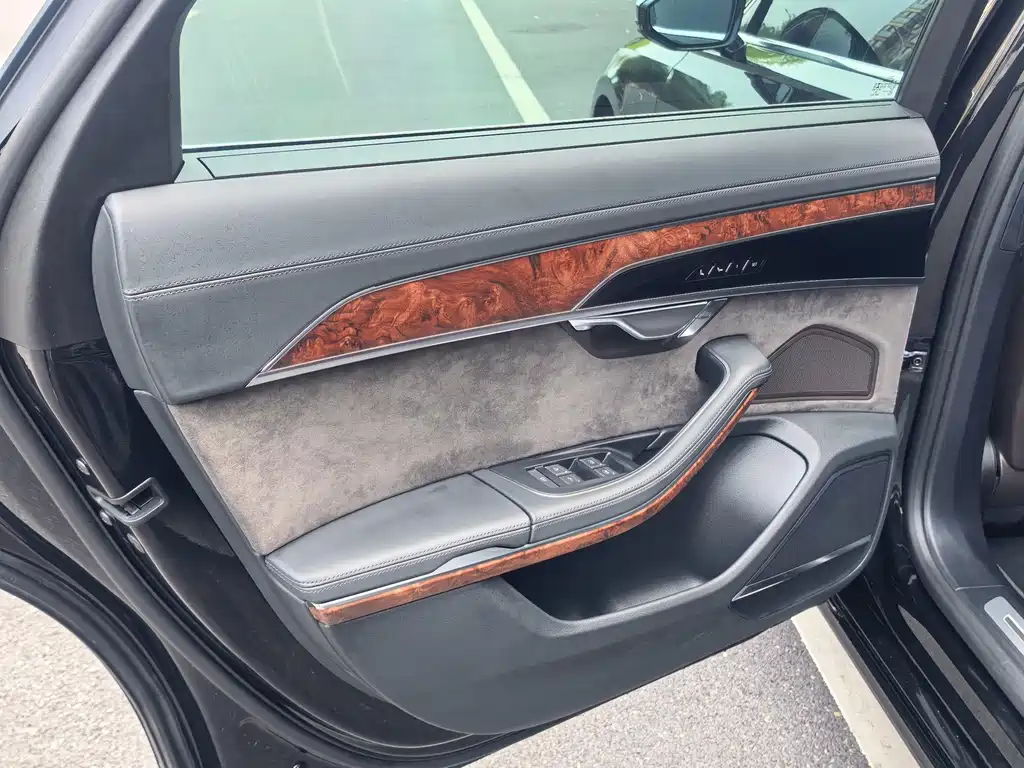 Audi A8 — миниатюра 6