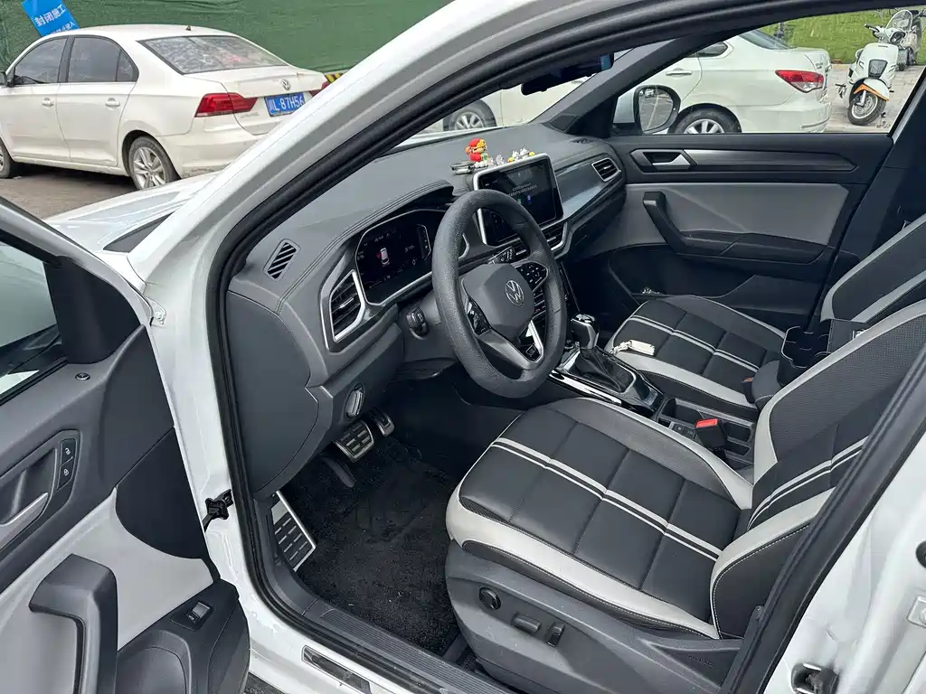 Volkswagen T-Roc — миниатюра 2