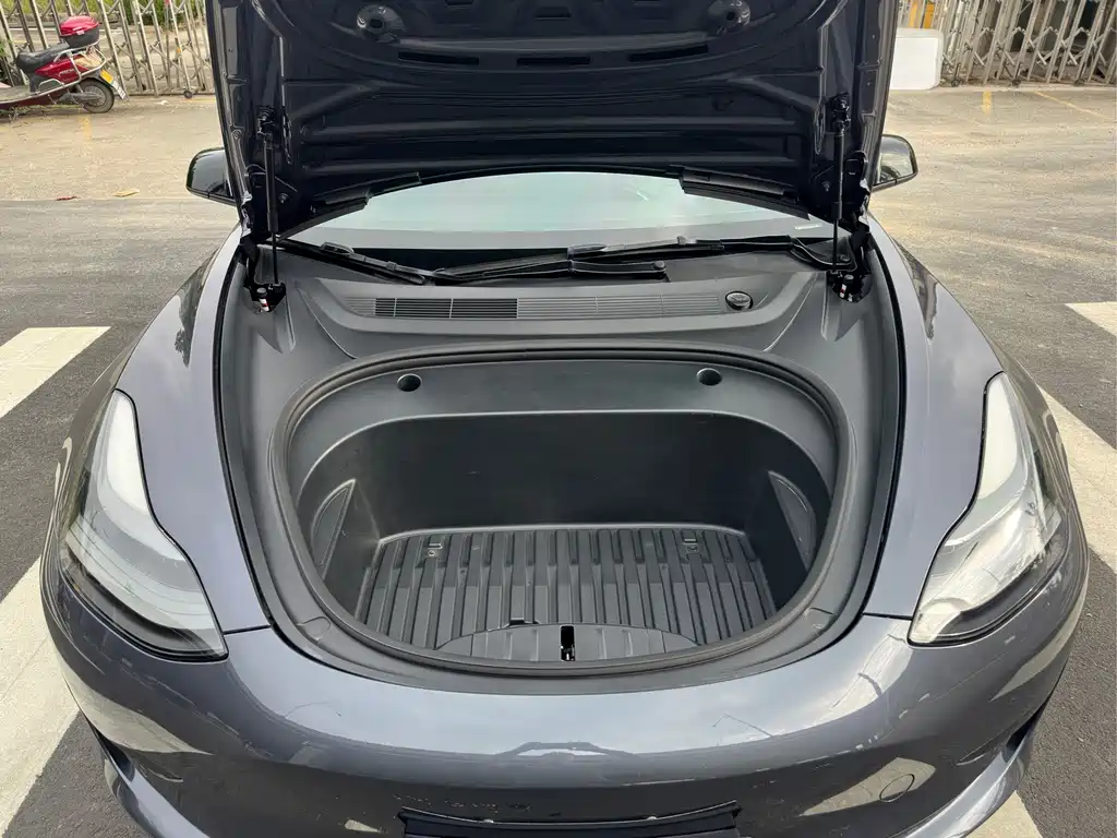 Tesla Model 3 — миниатюра 25
