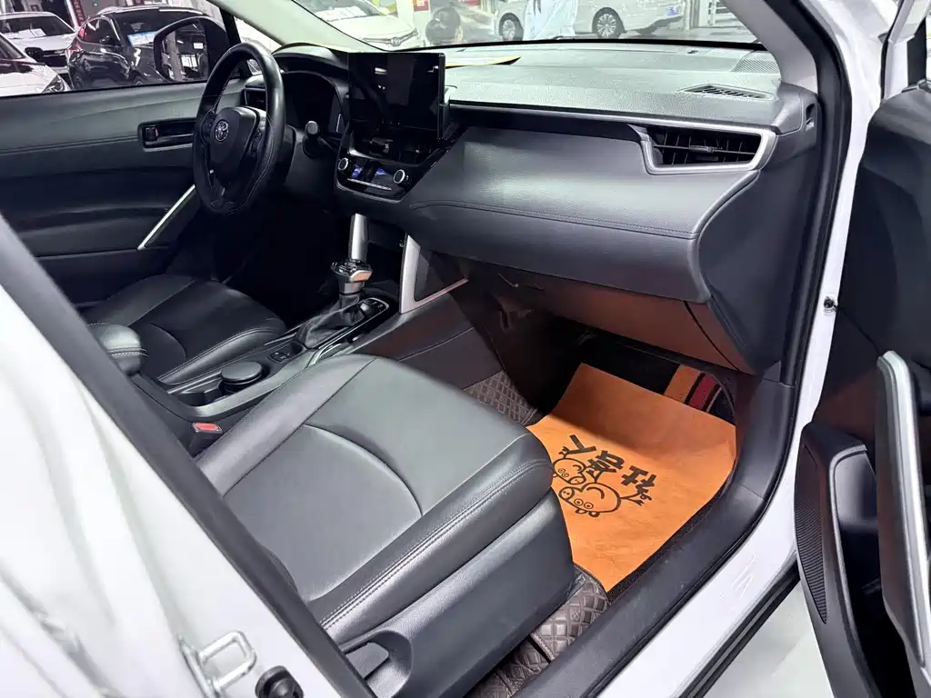Toyota Corolla Cross — миниатюра 16