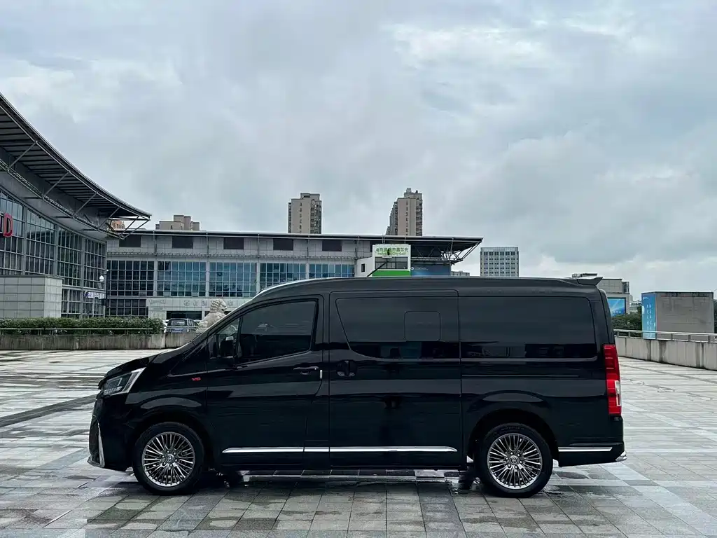 Toyota Hiace — миниатюра 5