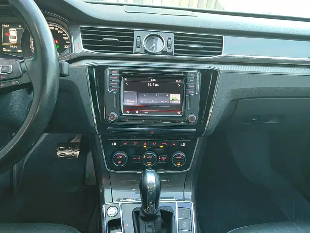 Volkswagen Passat — миниатюра 13
