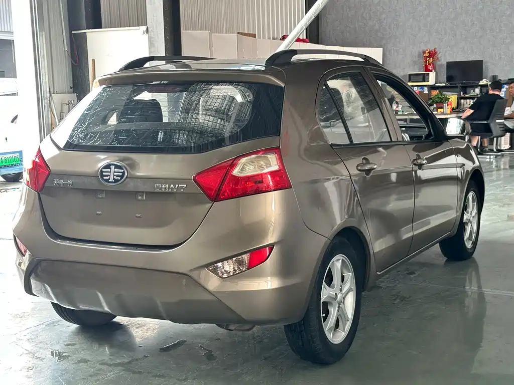 BYD Xia N7 N7 2013 1.3L MT Luxury
