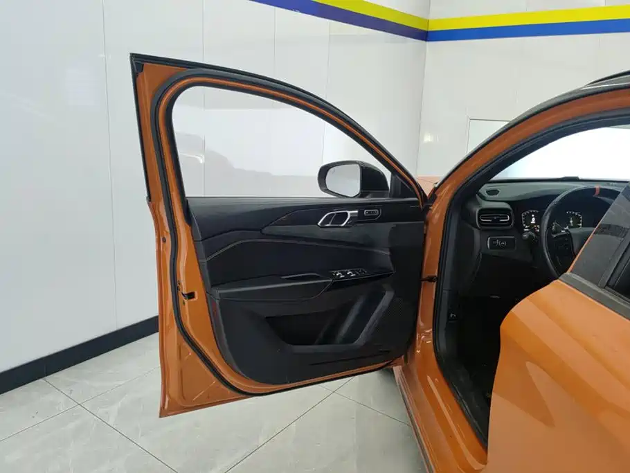 Lynk & Co 02 Hatchback — миниатюра 7