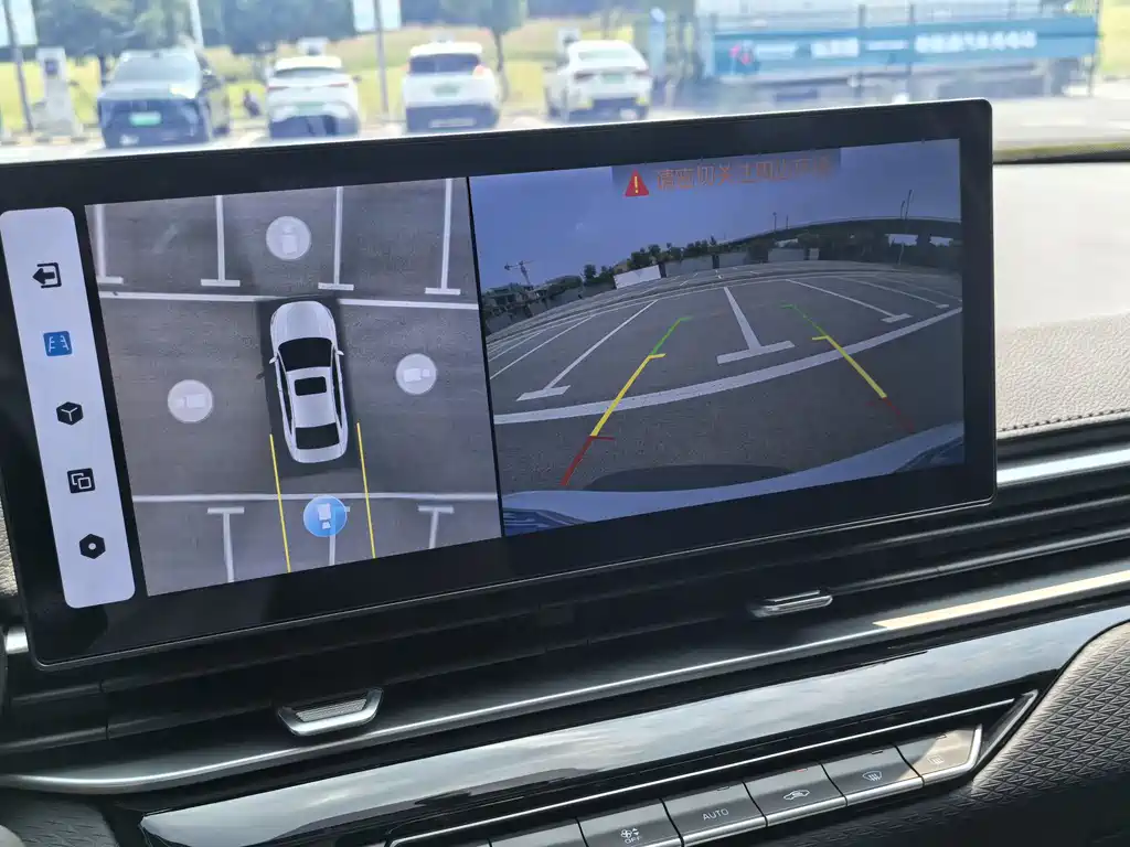 Geely Emgrand 2025 4 1.5L CVT Luxury