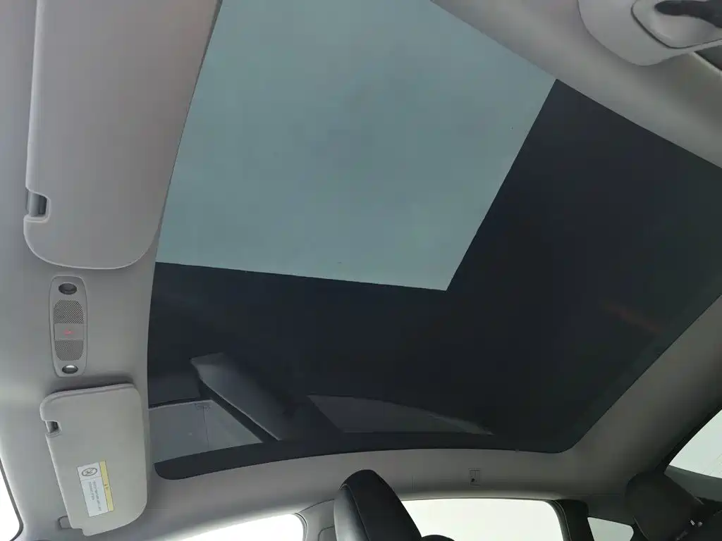 Tesla Model Y — миниатюра 14