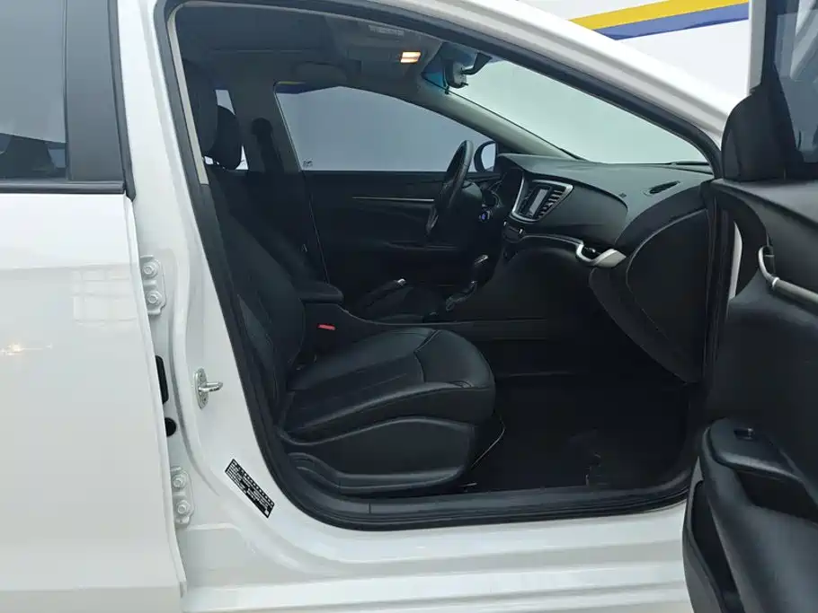 Buick Excelle — миниатюра 8