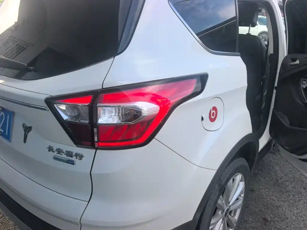 Ford Kuga — миниатюра 8