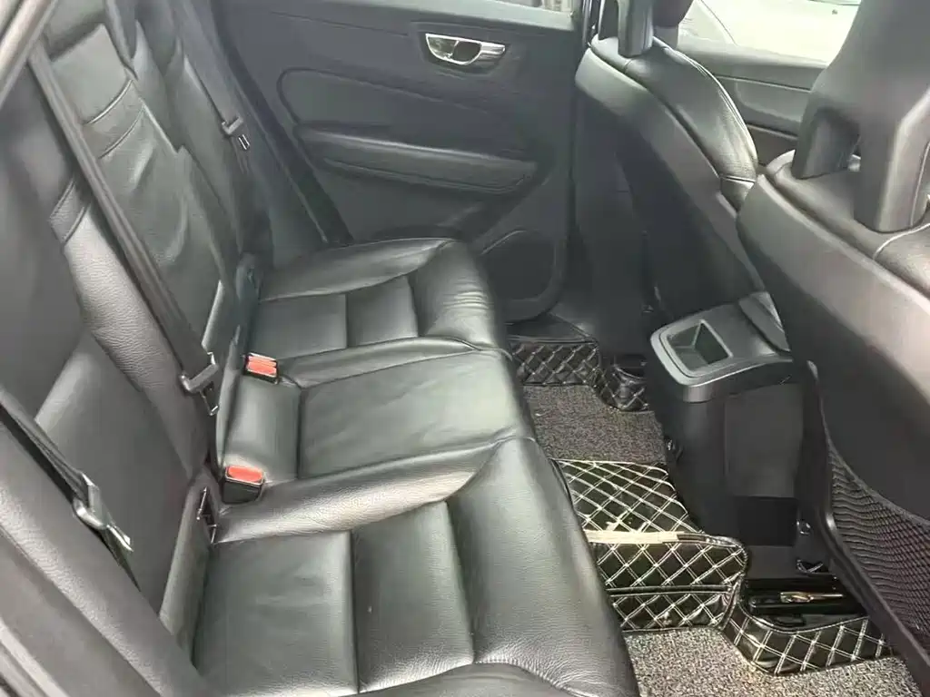 Volvo XC60 T5 4WD Smart Leisure Edition, фото 9