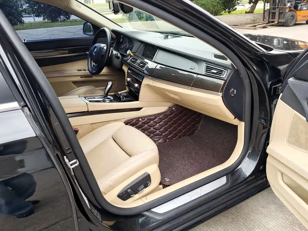 BMW 7 Series — миниатюра 16