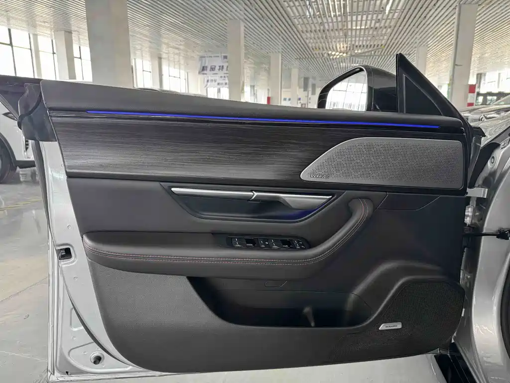 XPeng P7 — миниатюра 9