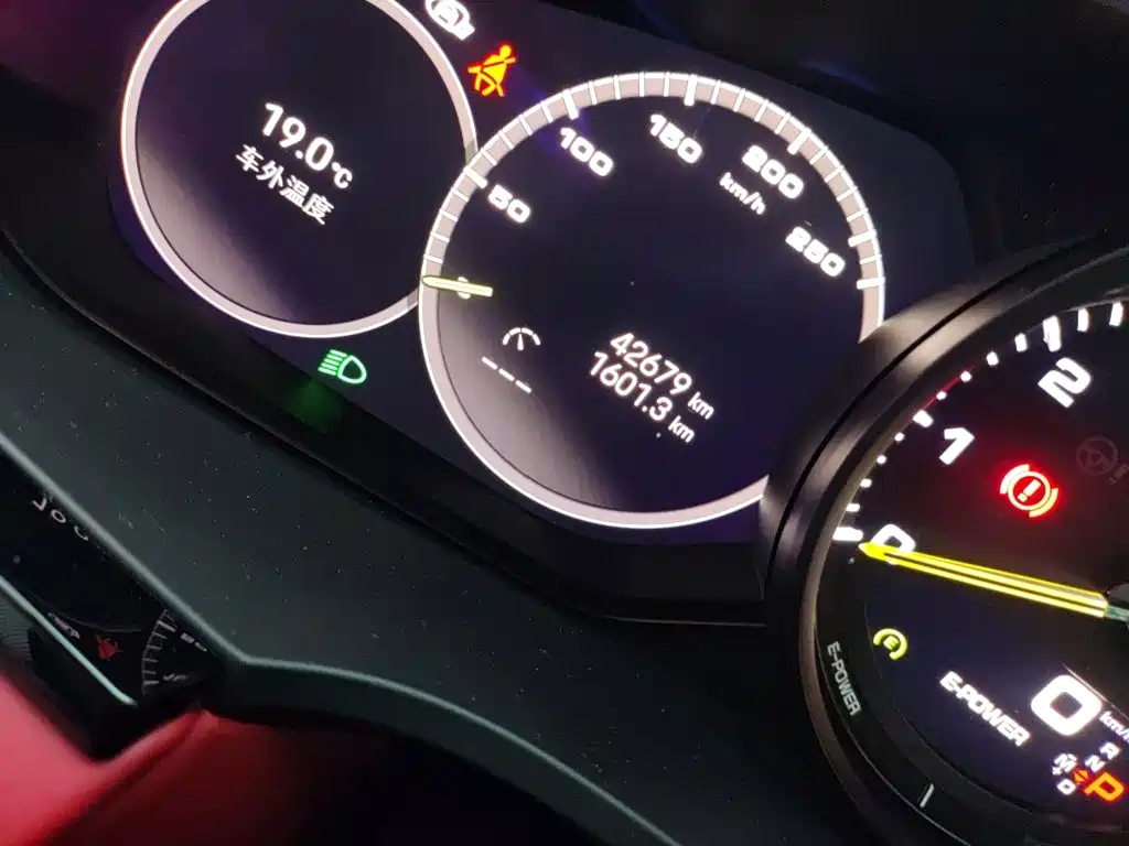 Porsche Cayenne Hybrid — миниатюра 13